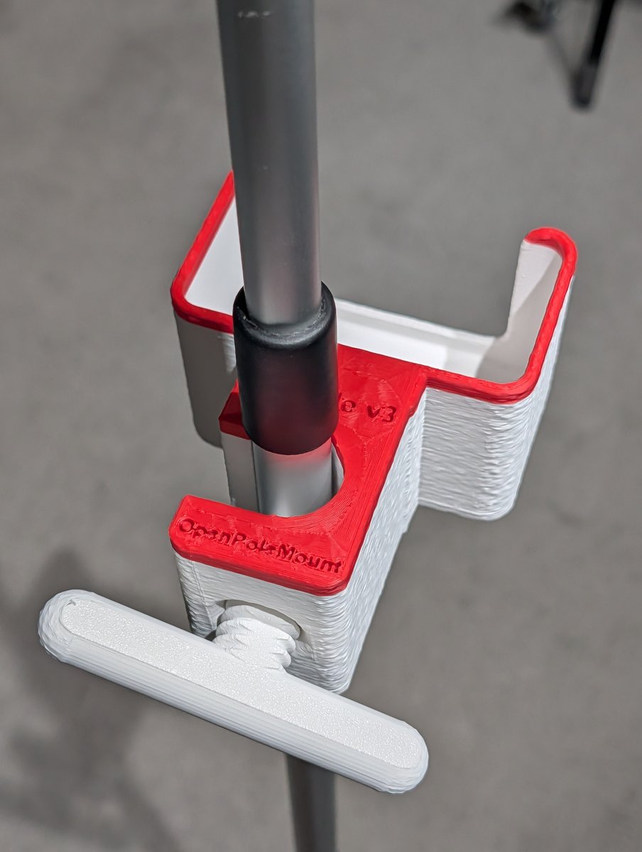 T-handle thumbscrew close-up on V3 mount